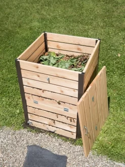 Cedar Compost Bin -Garden Supplies Store 8597527 1335 tif
